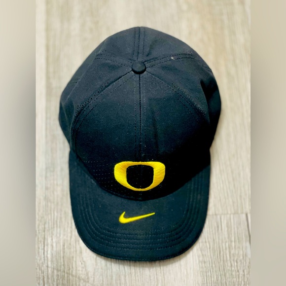 Other - Men's Nike Oregon Ducks Fuse Shield Legacy 91 FITTED ONE SIZE  BLACK CAP HAT